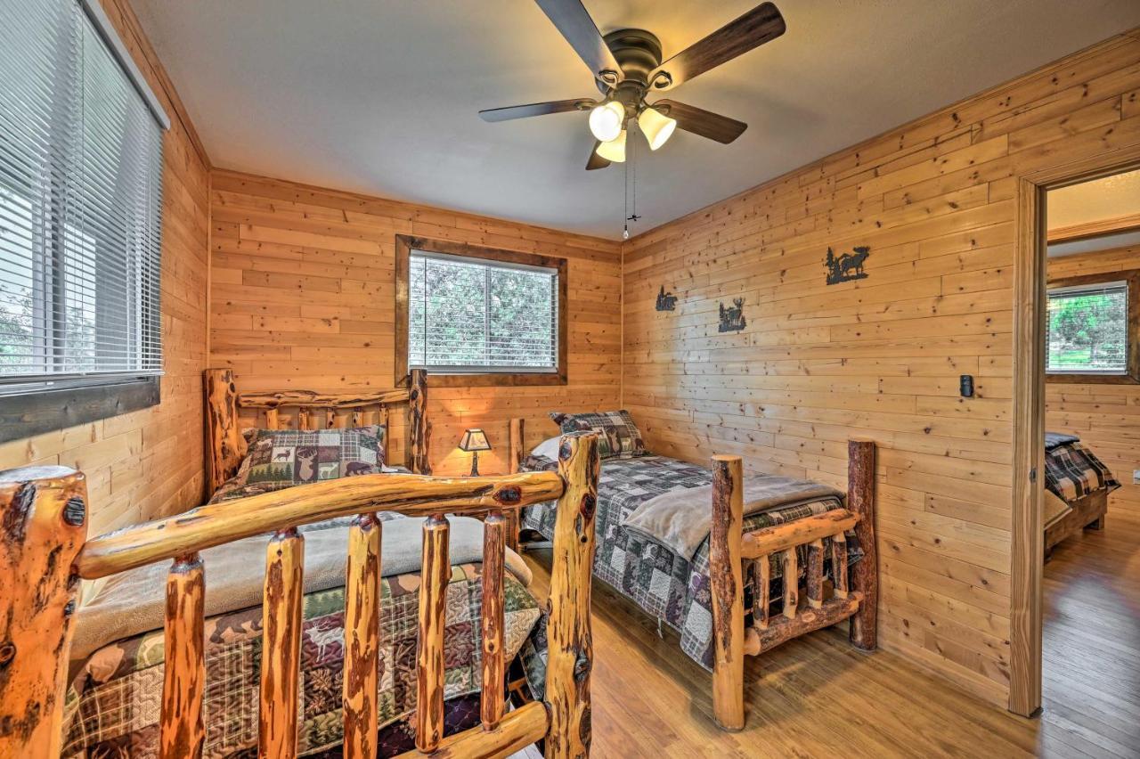Peaceful Strawberry Cabin Fire Pit And Hot Tub Pine Exterior foto