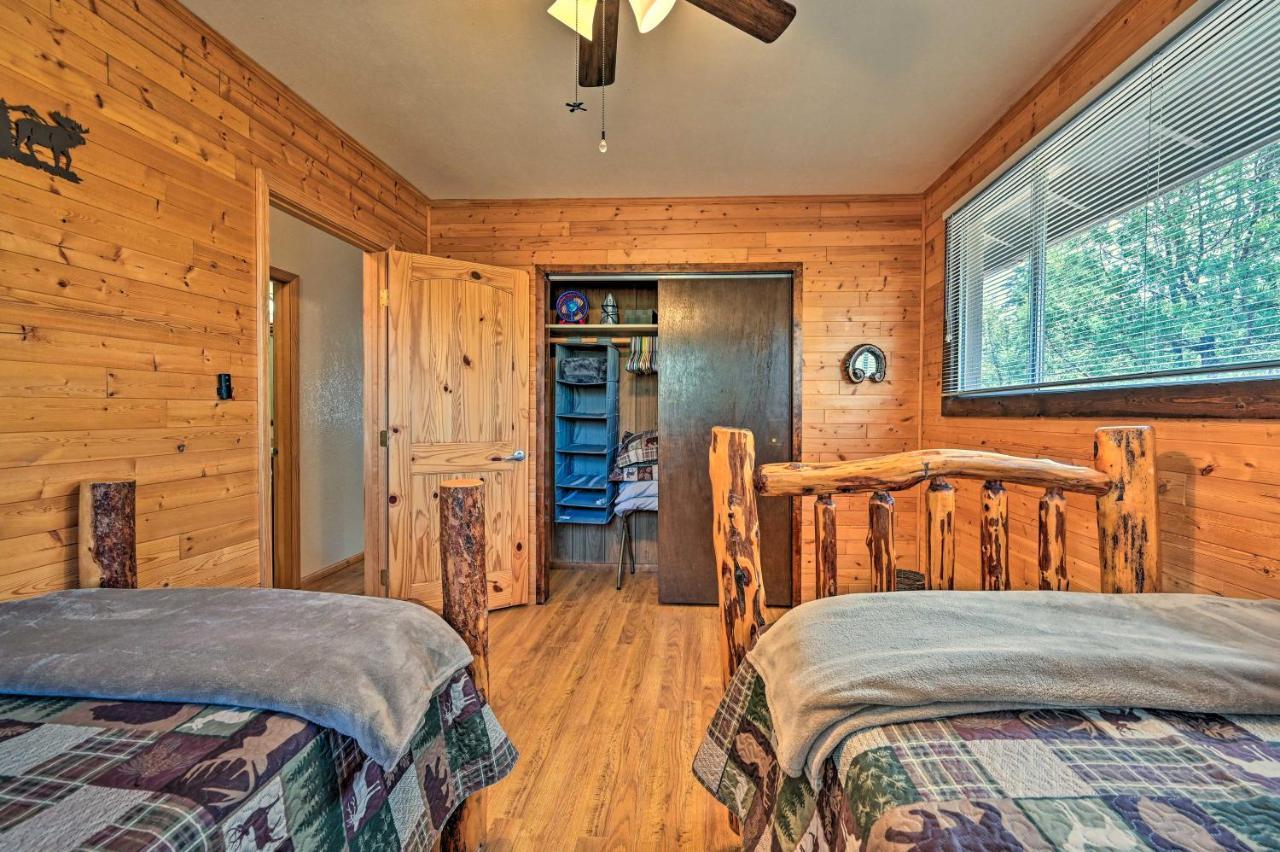 Peaceful Strawberry Cabin Fire Pit And Hot Tub Pine Exterior foto